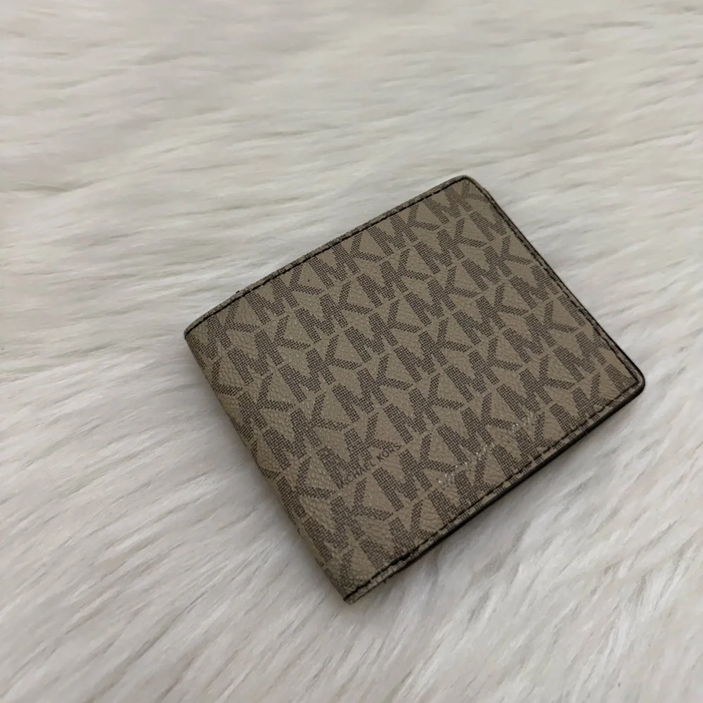 MICHAEL KORS - BLACK GREY TAN MONOGRAM SAFFIANO LEATHER BIFOLD WALLET
